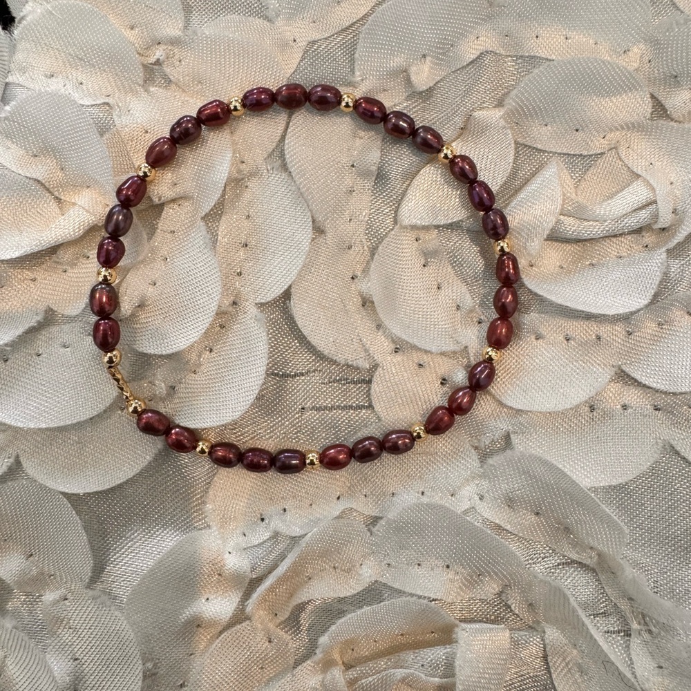 Elegant Garnet Beaded Bracelet with Gold Accents